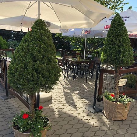 Bialy Kruk Hotel Starogard Gdanski Bagian luar foto
