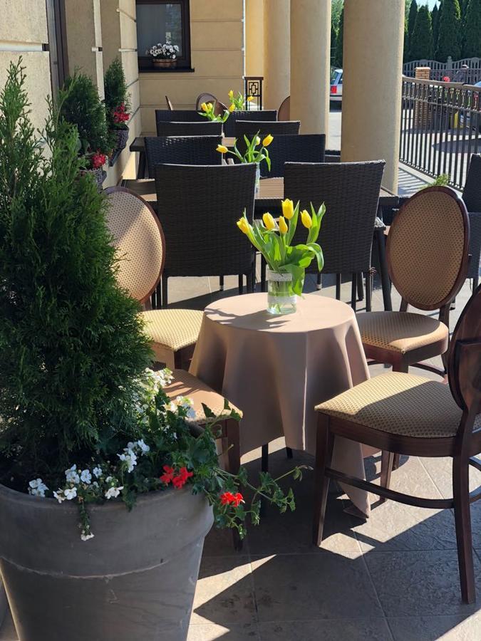 Bialy Kruk Hotel Starogard Gdanski Bagian luar foto